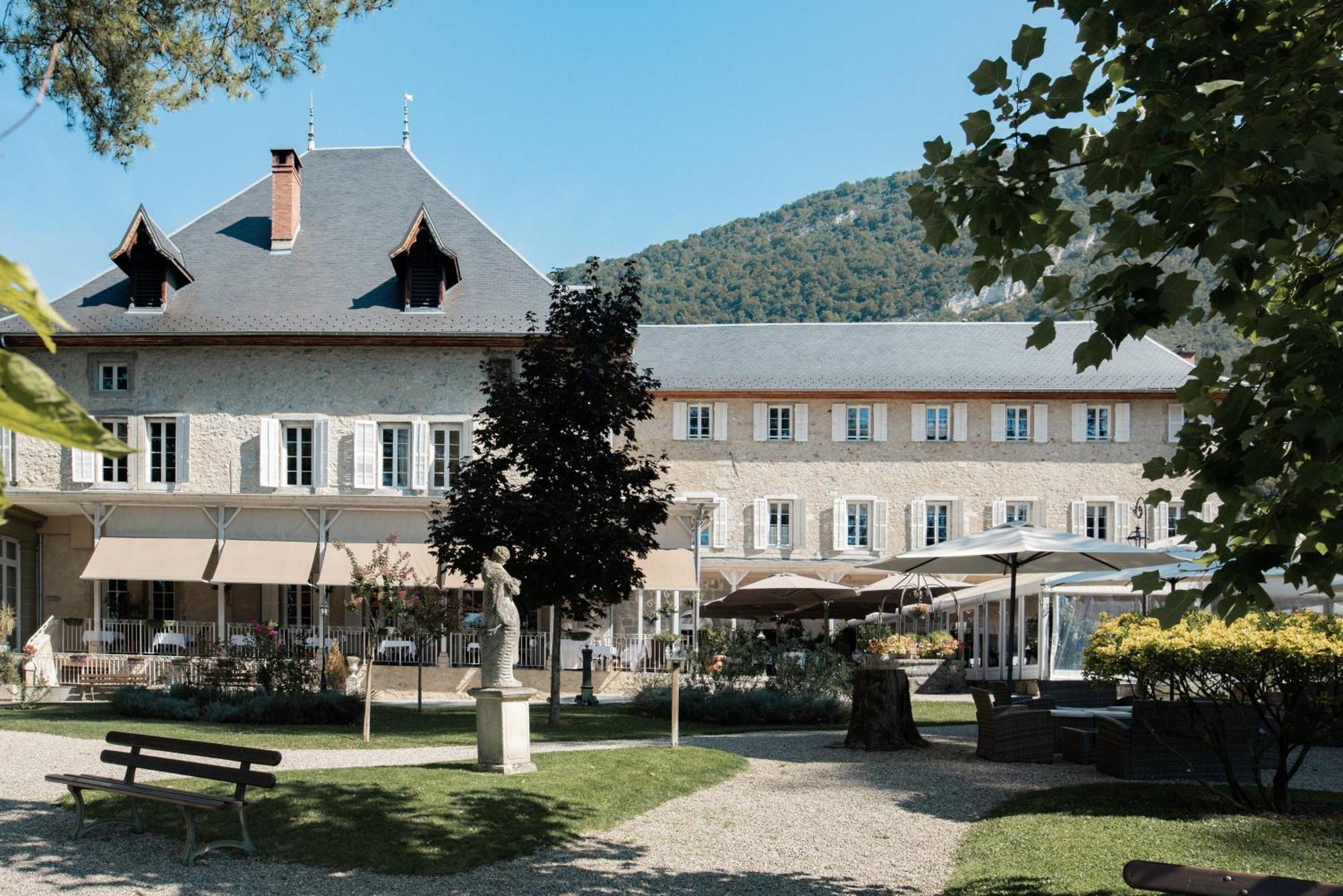 Chateau Des Comtes De Challes Exterior foto